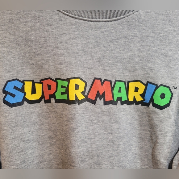 Super Mario Sweater Crewneck H&M Divided Grey with Rainbow Lettering Nintendo - Picture 2 of 9